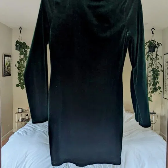 SHEIN SXY Plunging Twist Front Velvet Dress - Picture 5 of 6